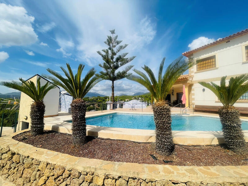 6 bedroom Villa for sale