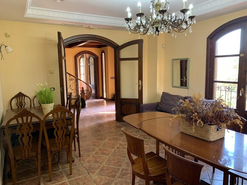 6 bedroom Villa for sale