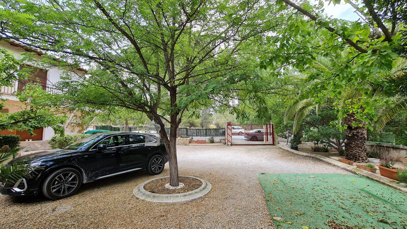 8 soverom Herregård til salgs