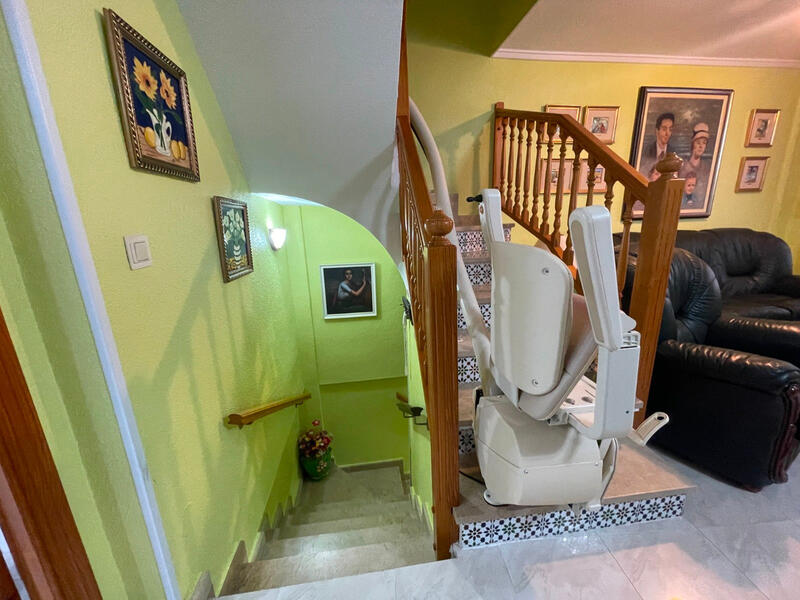 5 bedroom Townhouse for sale