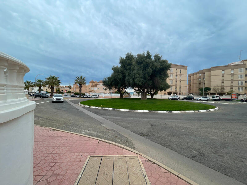 5 bedroom Townhouse for sale