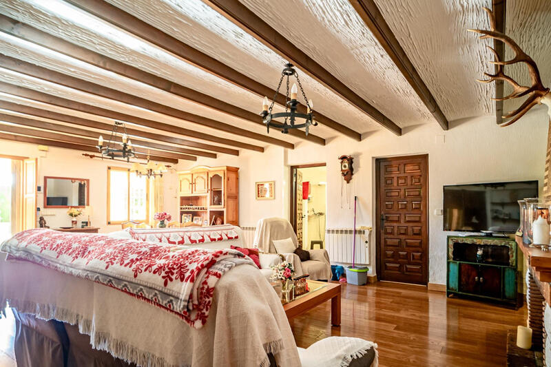 5 bedroom Villa for sale