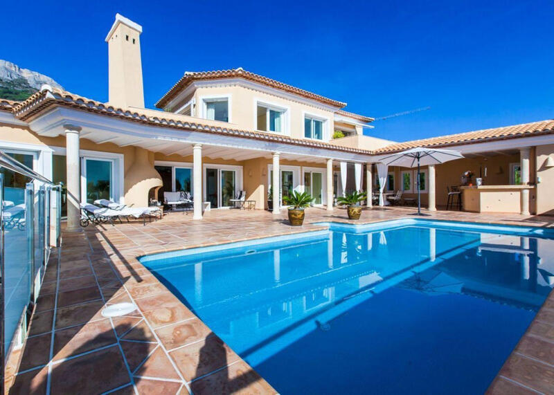 Villa for sale in Altea, Alicante