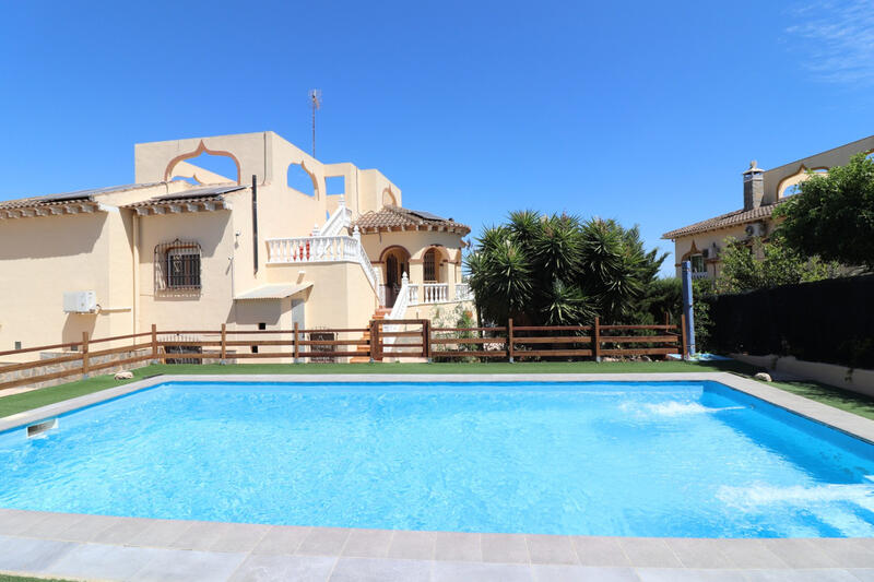Villa for sale in Algorfa, Alicante