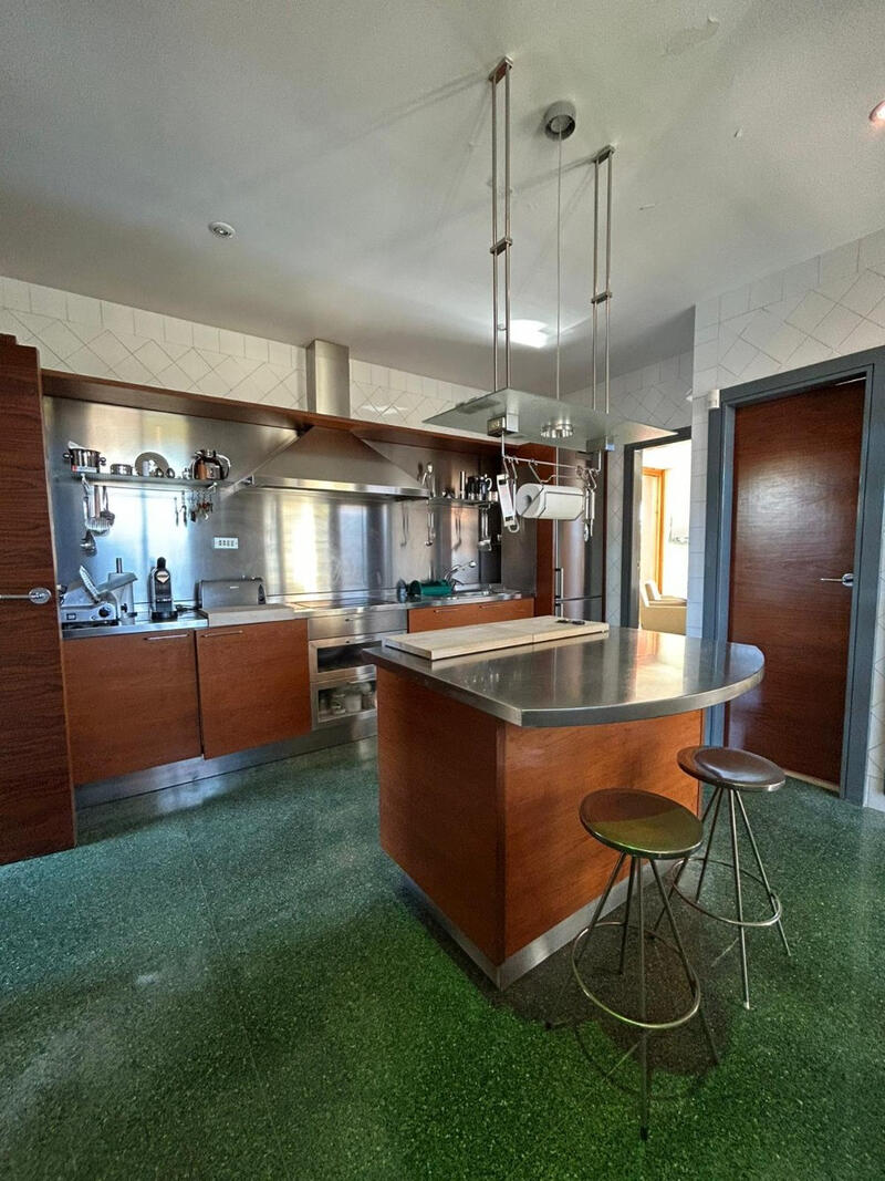 4 bedroom Villa for sale