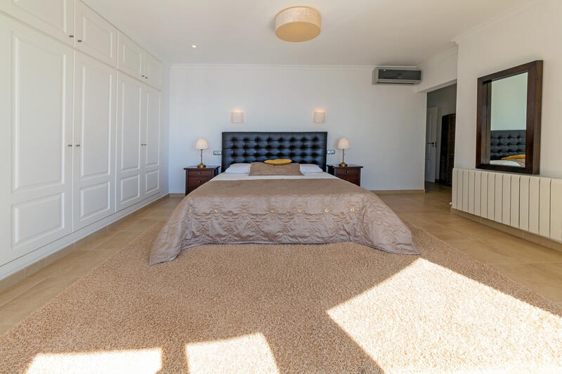 6 bedroom Villa for sale