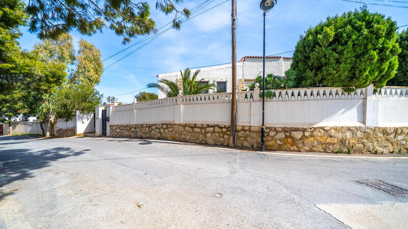 Villa en venta en El Campello, Alicante
