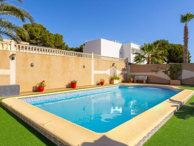 Villa til salg i Torrevieja, Alicante