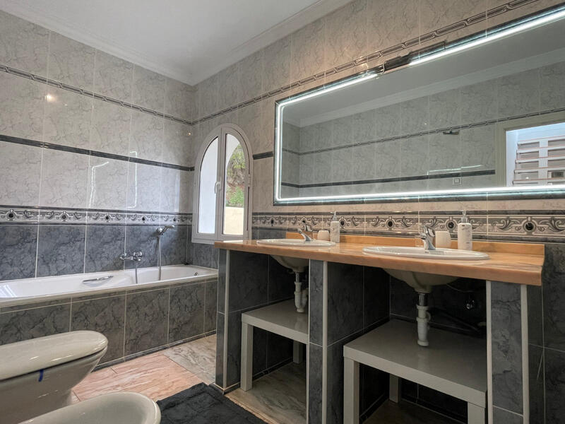 4 slaapkamer Villa Te koop