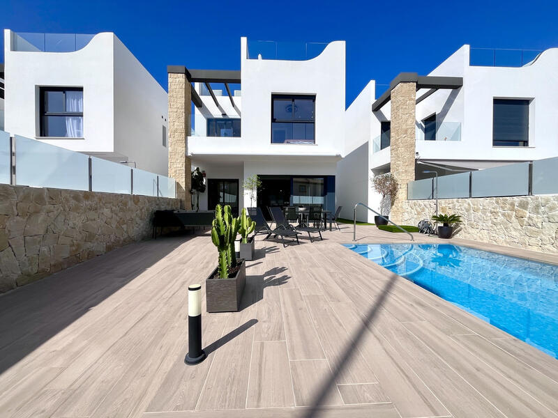 Villa til salgs i Torrevieja, Alicante
