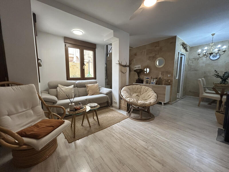 2 bedroom Townhouse for sale