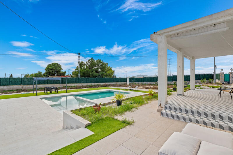 3 спальная комната городская тюрьма продается