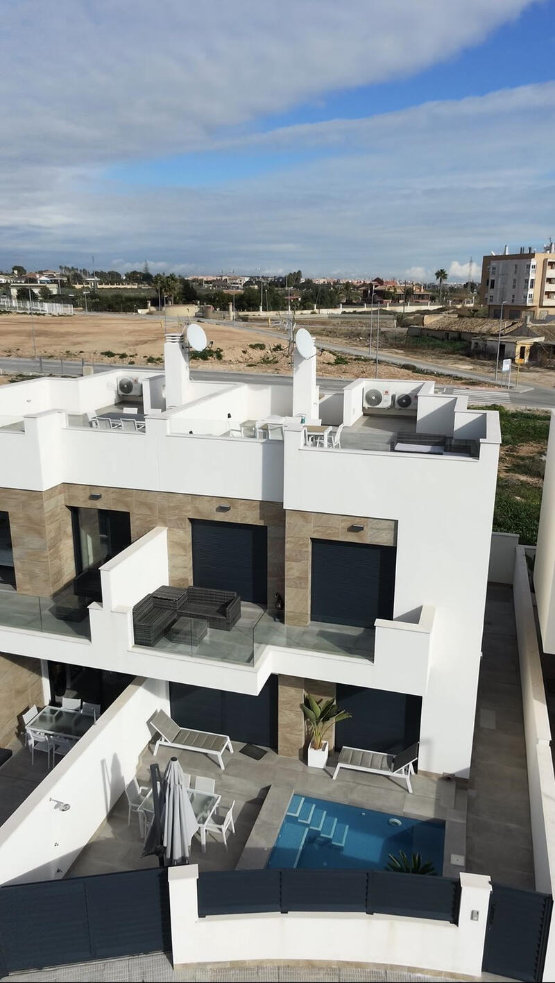 Villa till salu i Los Montesinos, Alicante