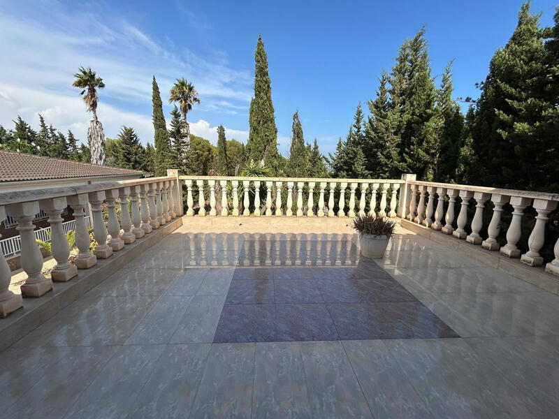 6 bedroom Villa for sale