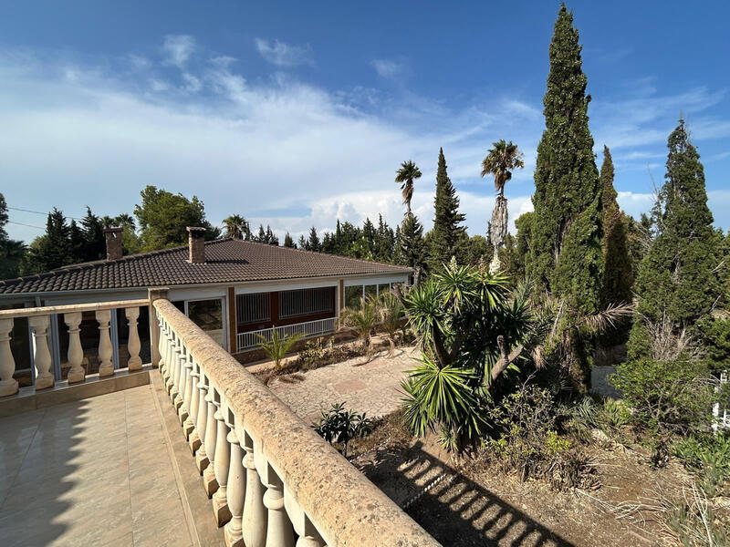 6 bedroom Villa for sale