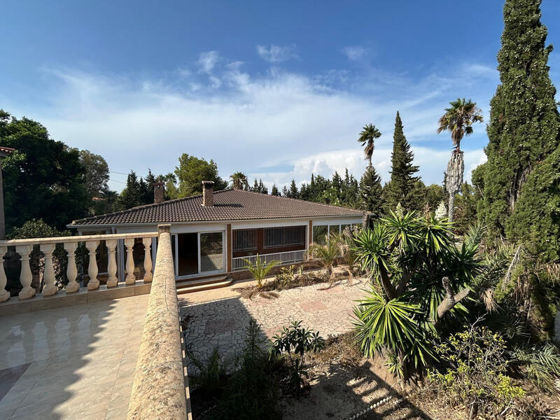 6 bedroom Villa for sale