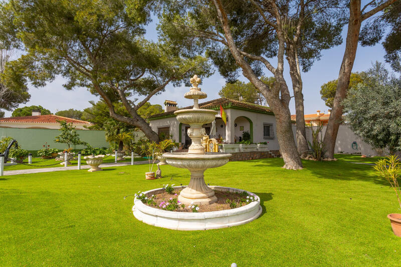 Villa til salg i Campoamor, Alicante