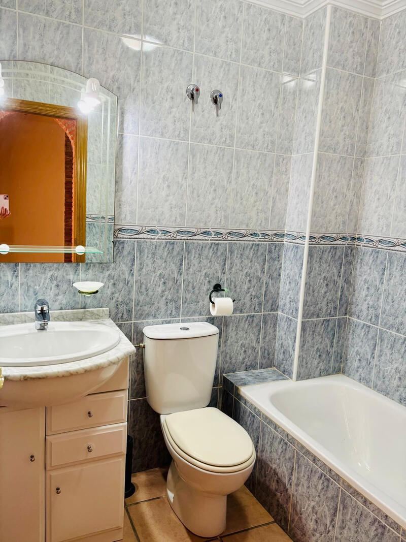 3 спальная комната городская тюрьма продается