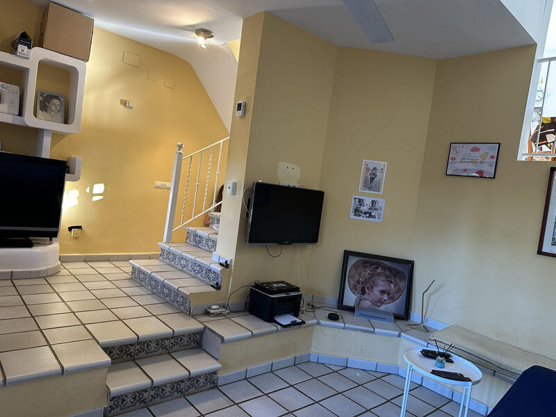 4 bedroom Townhouse for sale