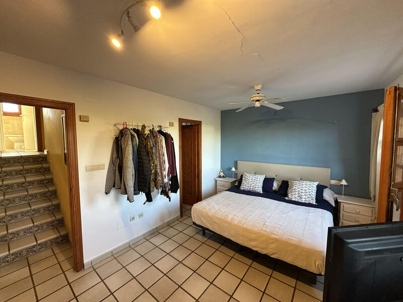 4 bedroom Townhouse for sale