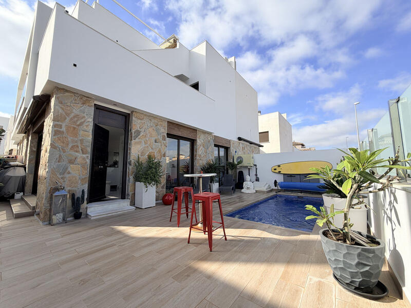 Villa till salu i Cabo Roig, Alicante