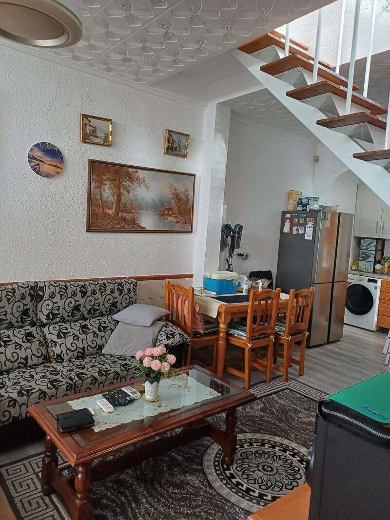 2 slaapkamer Gezinswoning Te koop