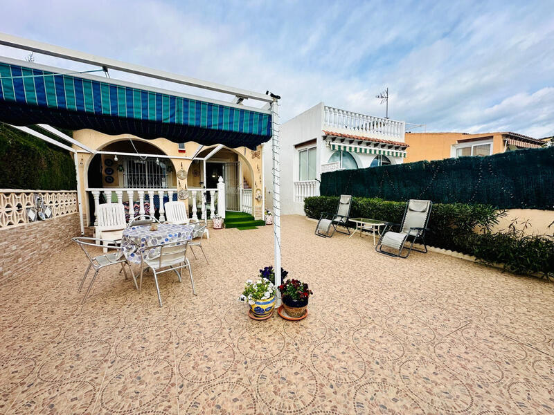 Villa à vendre dans Torrevieja, Alicante