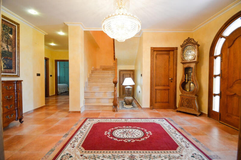 5 bedroom Villa for sale