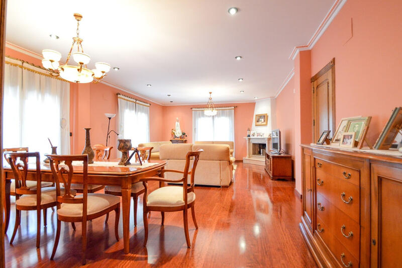 5 bedroom Villa for sale