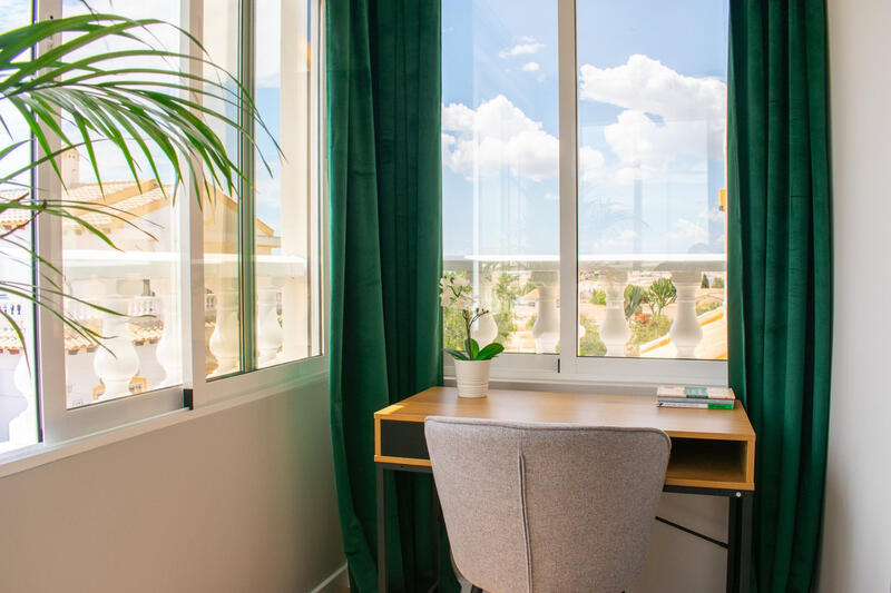 Villa til salg i Punta Prima, Alicante