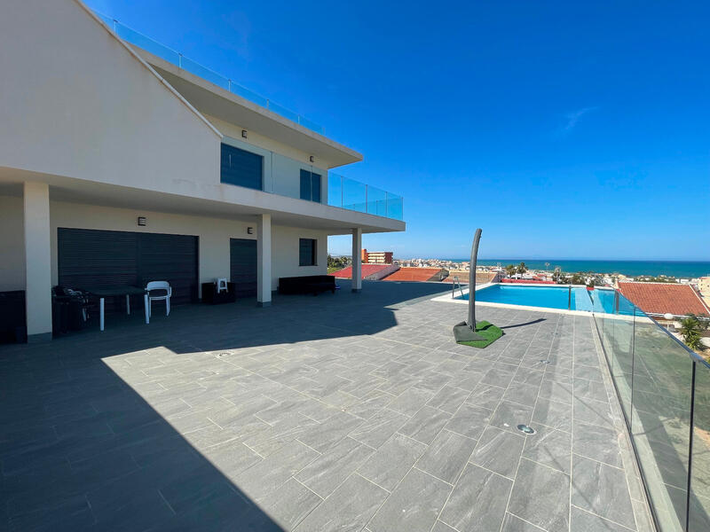 Villa til salg i Torrevieja, Alicante