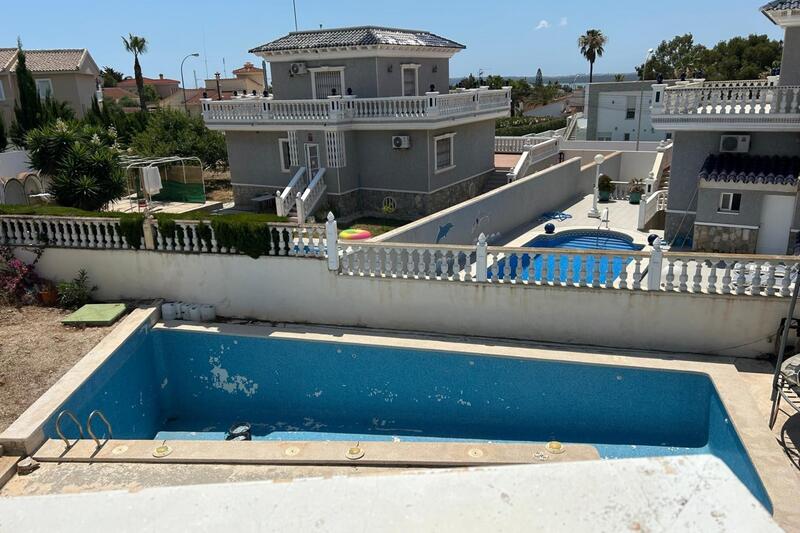 4 Cuarto Villa en venta