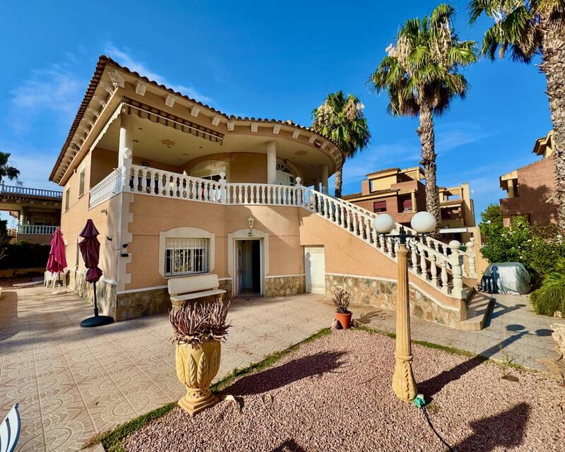 Villa til salgs i Benferri, Alicante