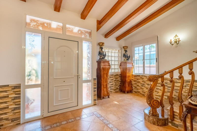 6 bedroom Villa for sale