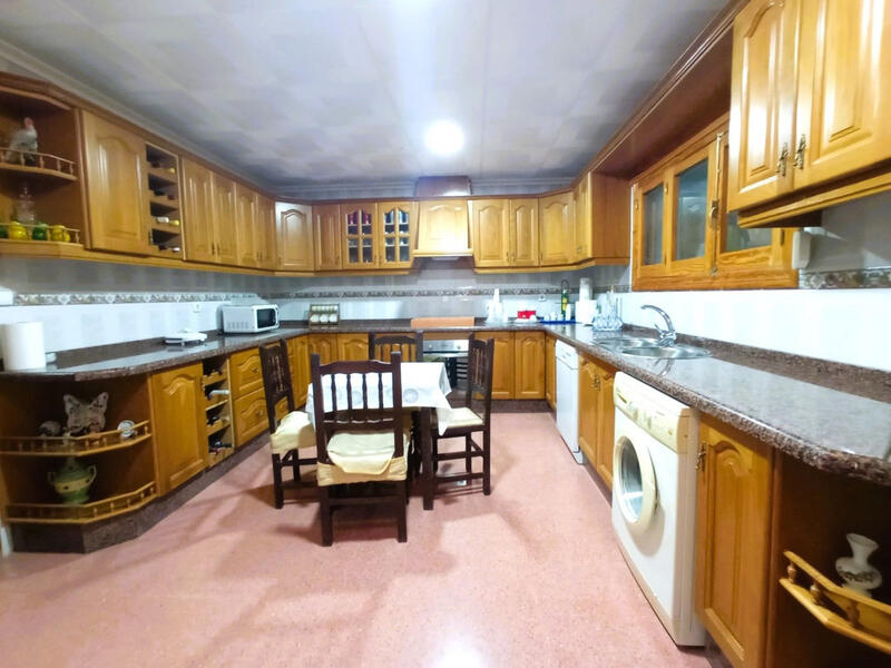 5 bedroom Villa for sale