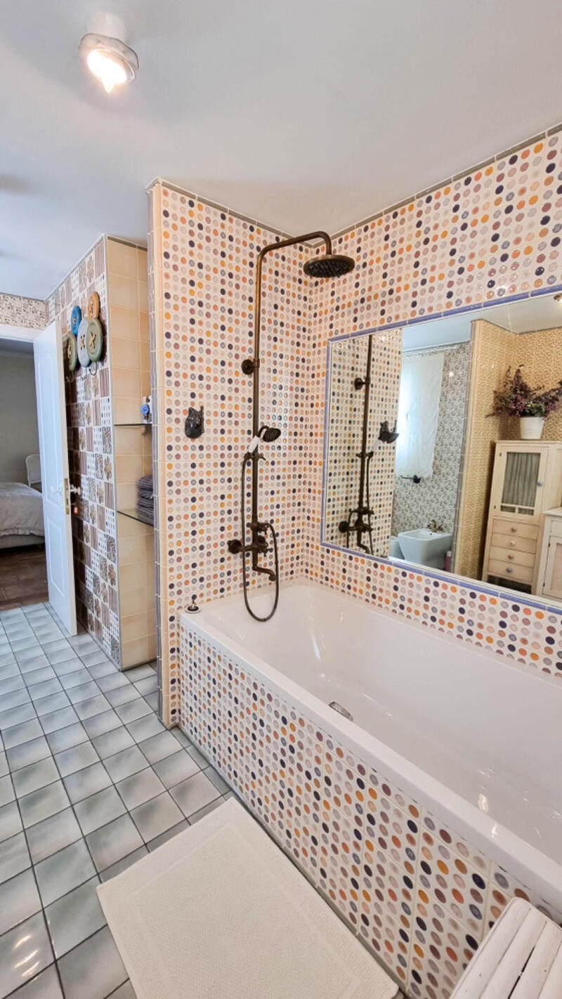 6 bedroom Villa for sale