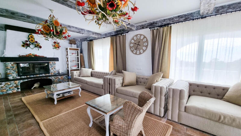 6 bedroom Villa for sale