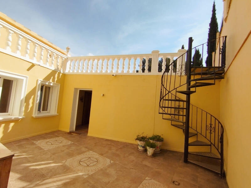 8 Cuarto Villa en venta