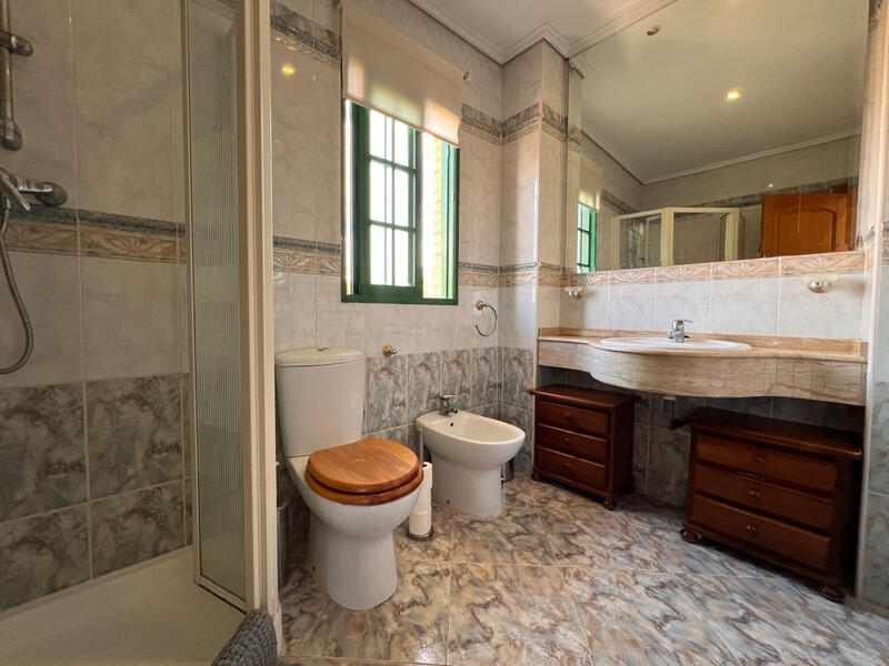 8 chambre Villa à vendre