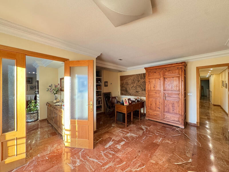 4 Schlafzimmer Appartement zu verkaufen