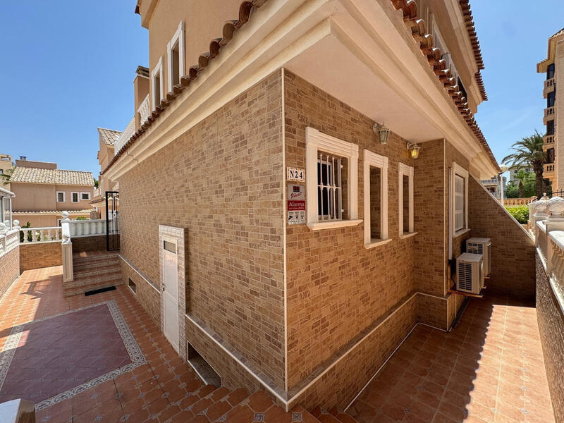 Villa til salgs i Guardamar del Segura, Alicante