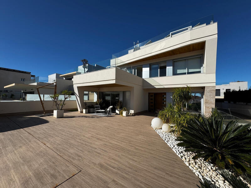 Villa til salg i Campoamor, Alicante
