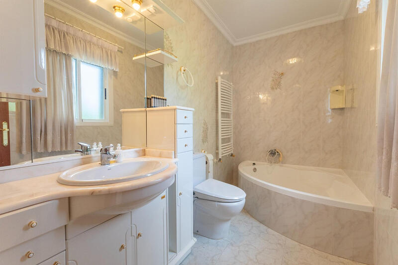 5 спальная комната вилла продается