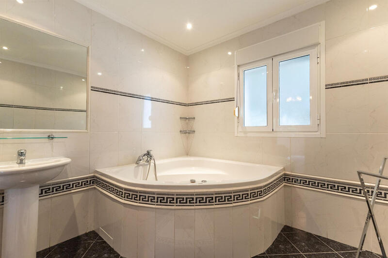 5 спальная комната вилла продается