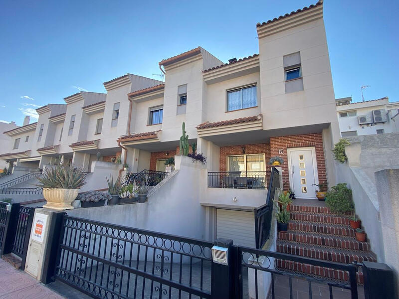 3 sovrum Radhus till salu