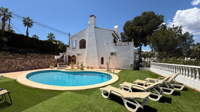 Villa en venta en Villamartin, Alicante