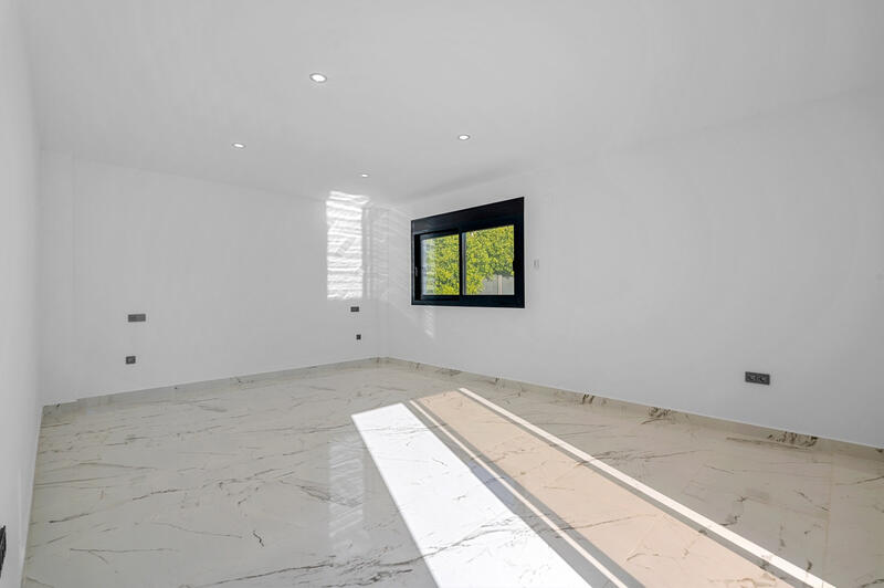 4 Cuarto Villa en venta