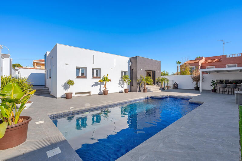 Villa for sale in Ciudad Quesada, Alicante