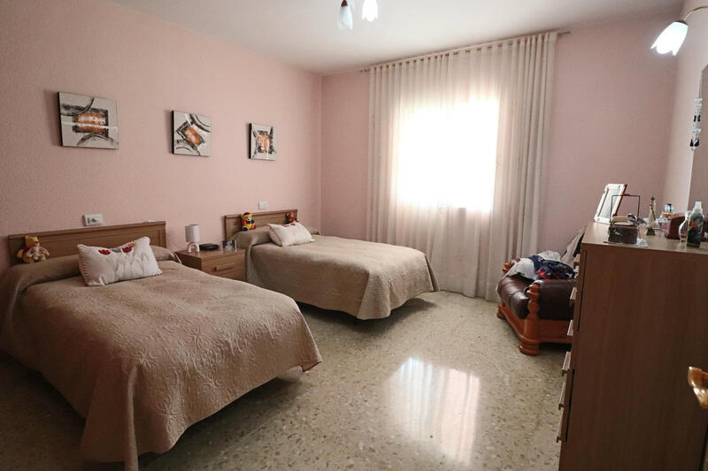 2 Cuarto Villa en venta
