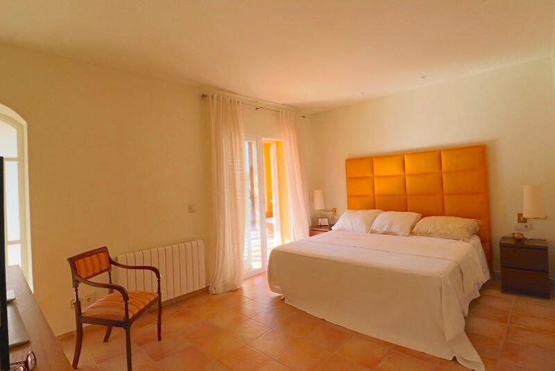 4 спальная комната вилла продается